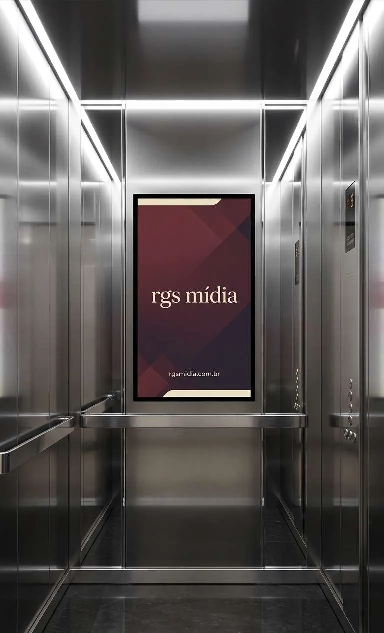 Tela RGS Mídia em elevador de prédio