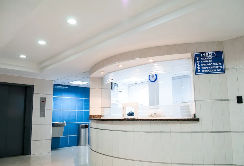 Academia com painel digital de publicidade indoor da RGS Mídia